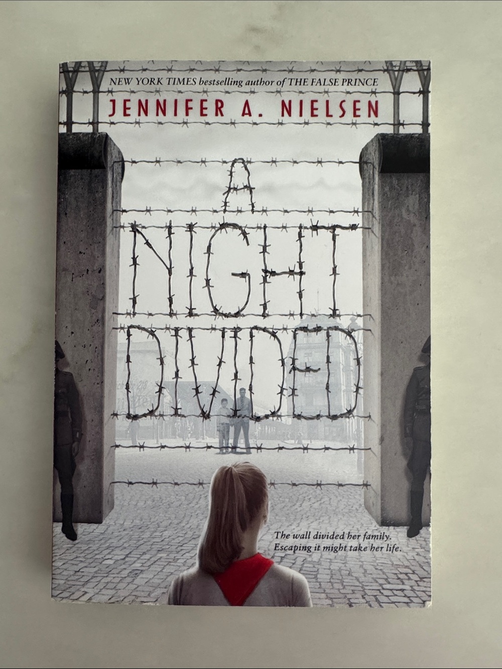 A Night Divided - Jennifer A. Nielsen